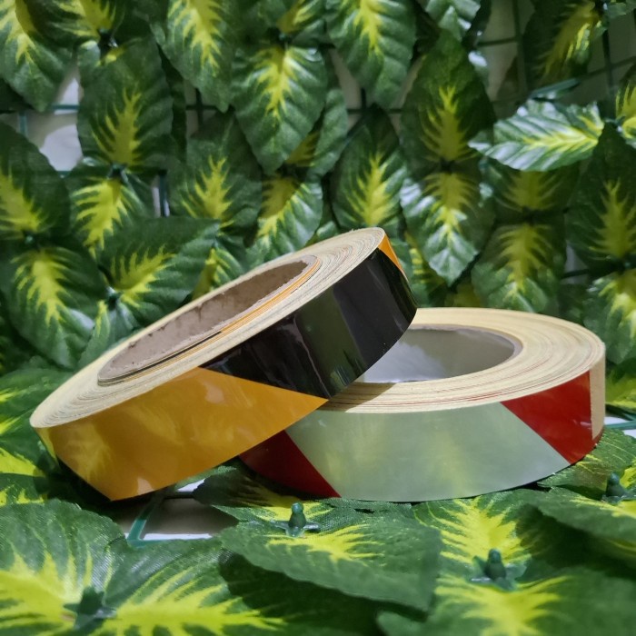 

STIKER REFLECTIVE PILICE LINE STIKERBARIKADE / STIKER UNTUK TANDA PEMBATAS 24MM X 45 METER