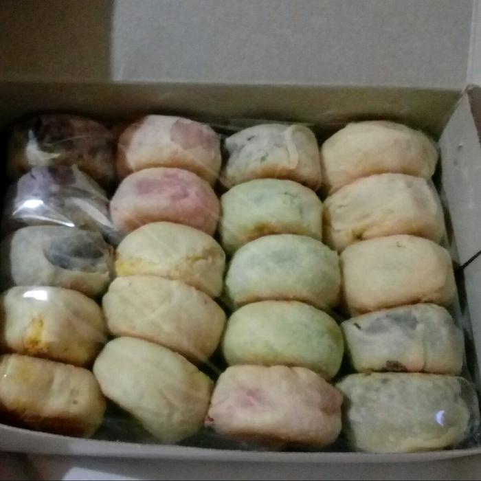 

STOK TERBATAS Bakpia pathok asli Nayla isi 20 Kering enak murah oleh - oleh khas Jogja Organik