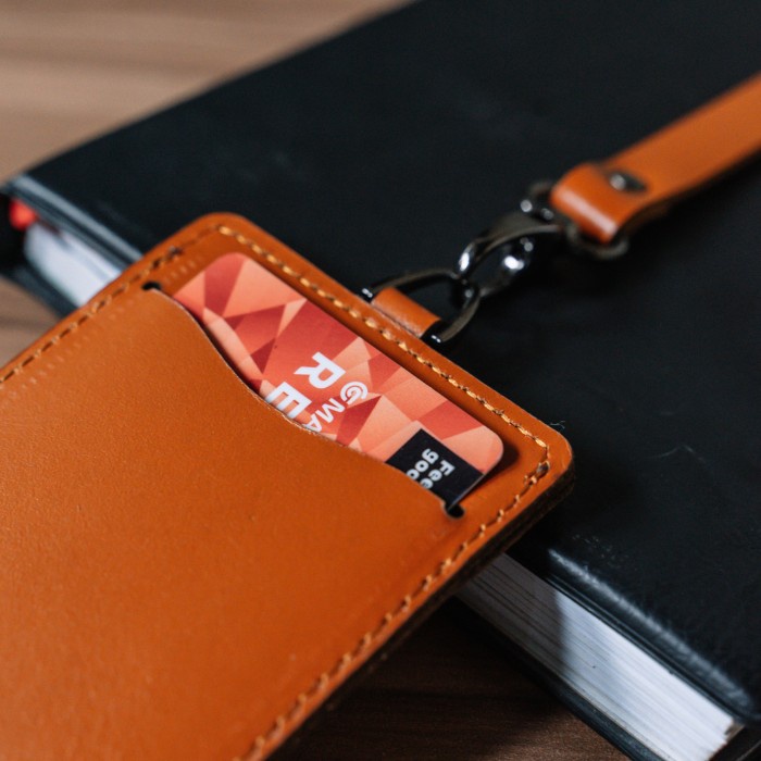 

Gantungan Id Card Kulit Asli Lanyard Name Tag & Card Holder