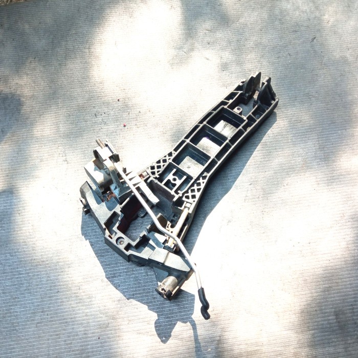 Carrier Handle Pintu Depan Kanan Original Mercedes Benz Mercy W168 A140 (Second)