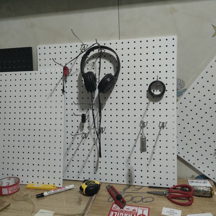 Ready Papan Pegboard Besi