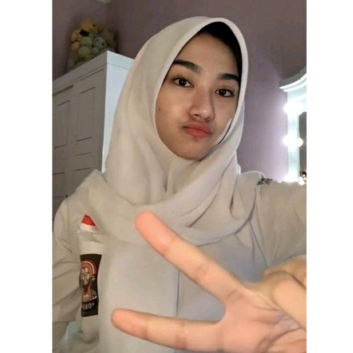 Cilgirl- HIJAB SEKOLAH POLOS SEGI EMPAT HIJAB INSTAN ANAK SEKOLAH PUTIH COKLAT HITAM Nyaman Muslim