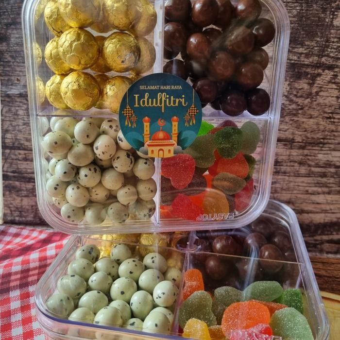 

Kirim,HariYgSama- Paket Coklat Toples Sekat 4 Cokelat Lagie Spesial Lebaran