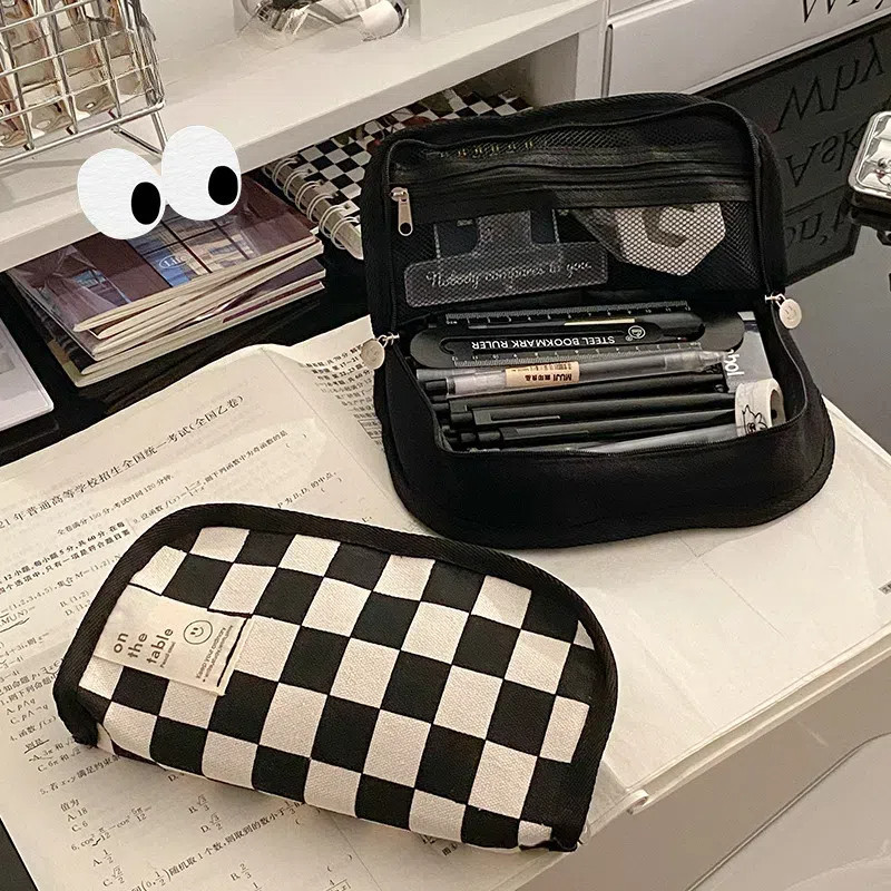 

CARAT Tempat Alat Tulis Jepang Berkapasitas Besar / Kotak Pensil Kotak-kotak Hitam Putih