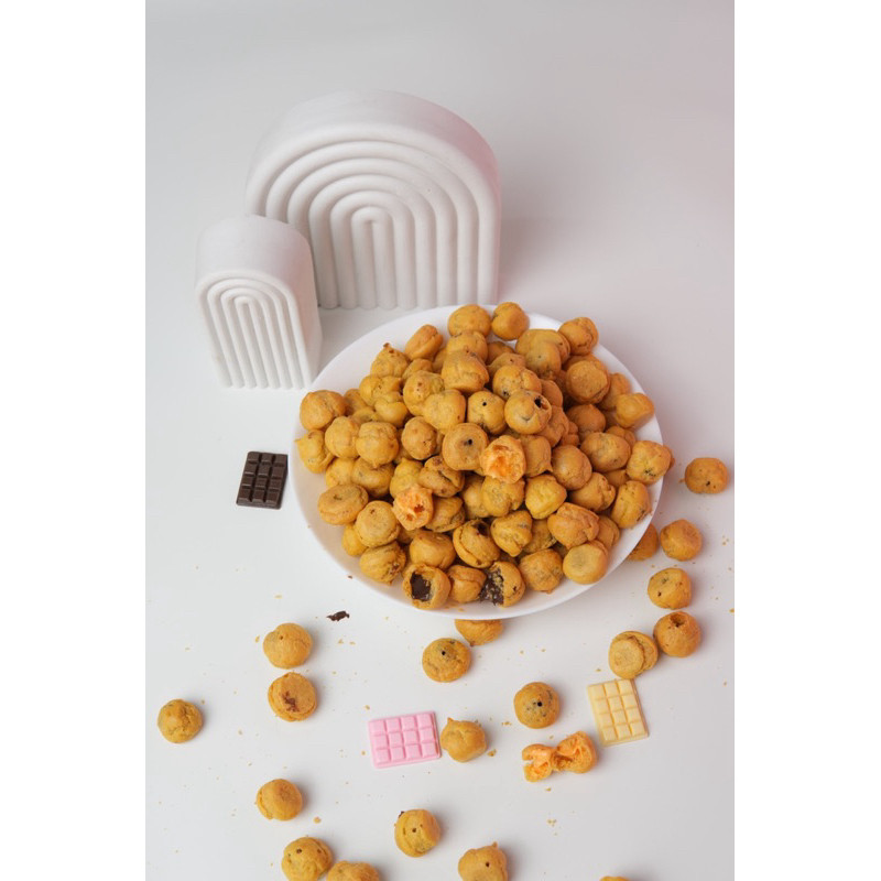 

AYOOOLLARIZSS!! soes coklat lumer by dutasnack.id