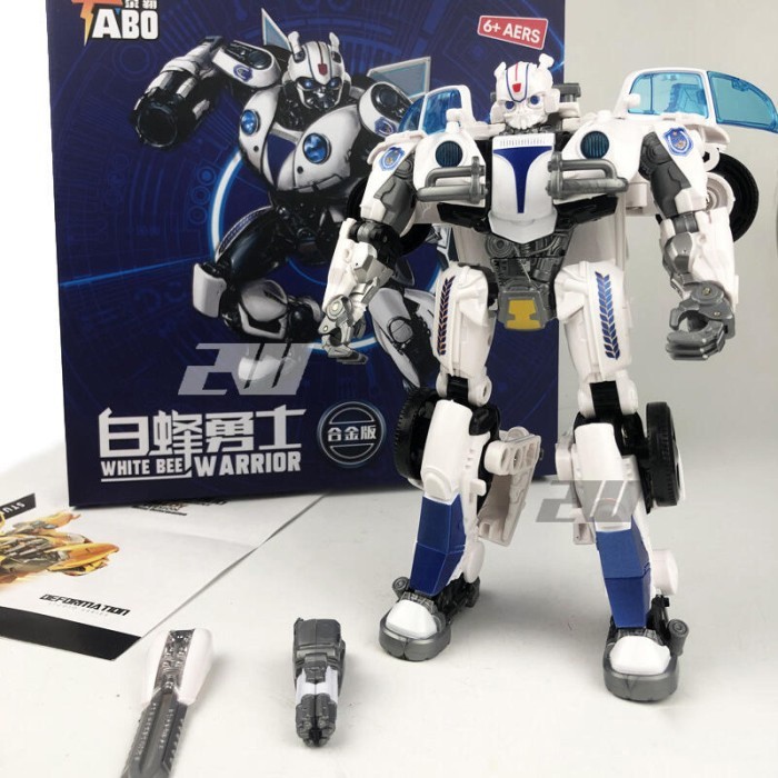 SALE  SALE MAINAN ANAK LAKI LAKI ROBOT TRANSFORMERS BUMBLEBEE PUTIH MOBIL POLISI TEMAN OPTIMUS