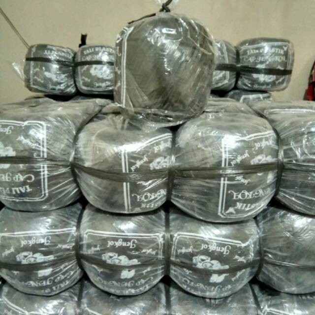 

( / Instan) Tali Rafia Hitam - Tali Plastik 1 bal (isi 15 Rol)