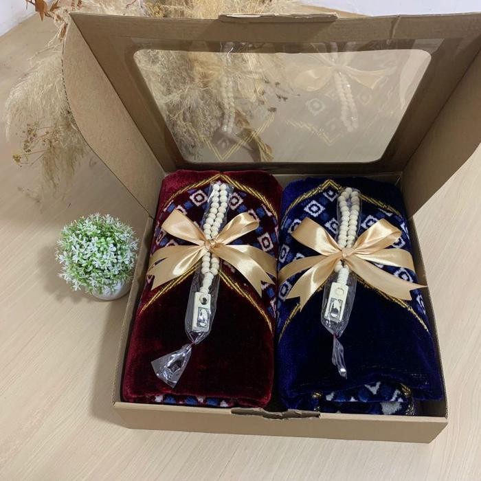 

Hampers Paket Kado Lebaran Wedding Premium Sajadah Couple Tebal dan Tasbih Souvenir hadiah Muslim