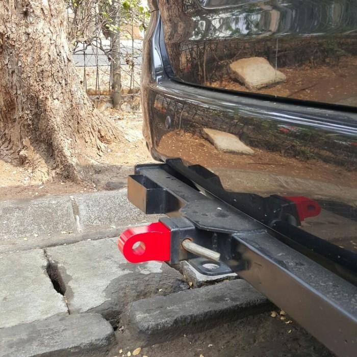 Shackle mount towing