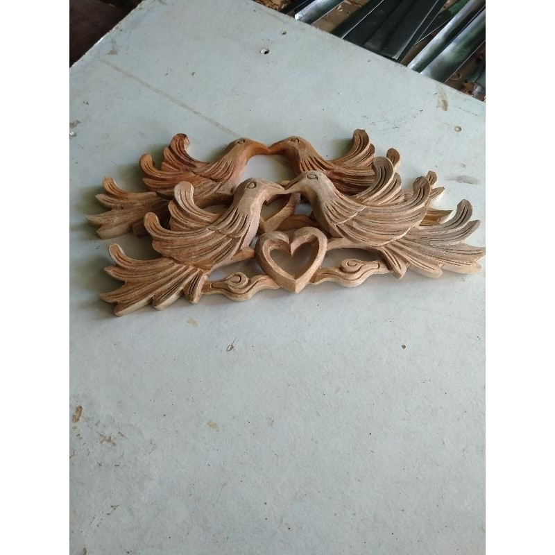 Bombardilomedis Ornamen Ukiran Kayu Tempel Motif Burung