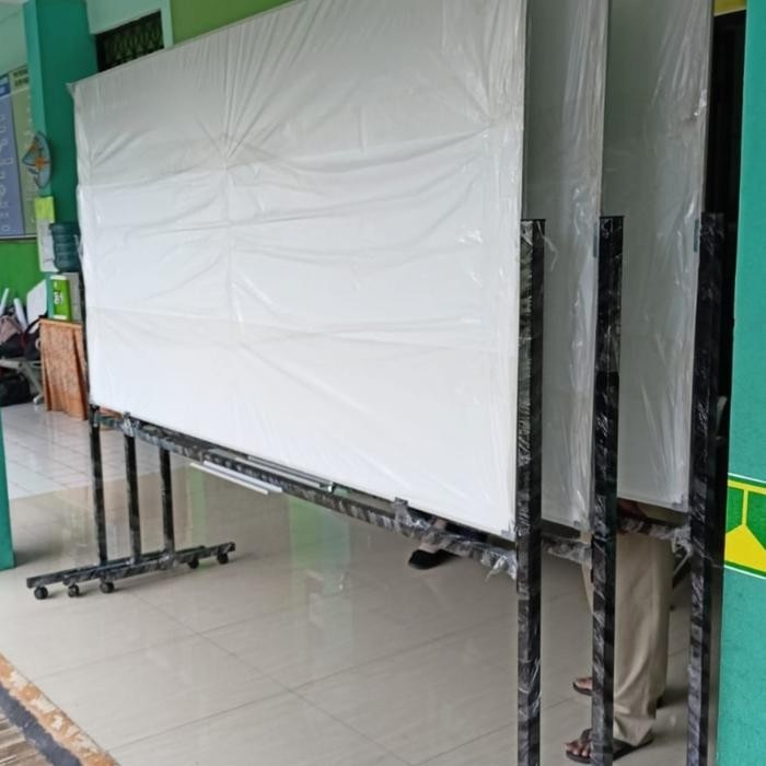 

Papan tulis whiteboard standing UK 100x150 cm single face kaki roda