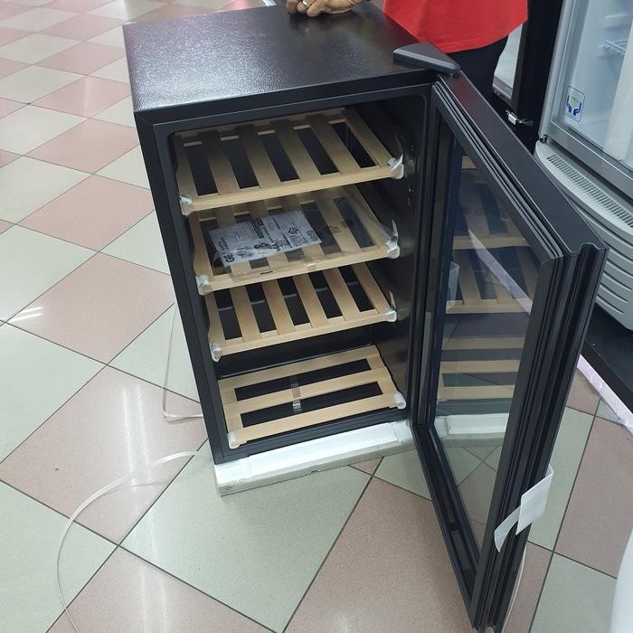 Gea Wine Cooler SC100Y / SC-100Y / SC 100 Y - Kulkas Pendingin Anggur dengan Kapasitas Besar