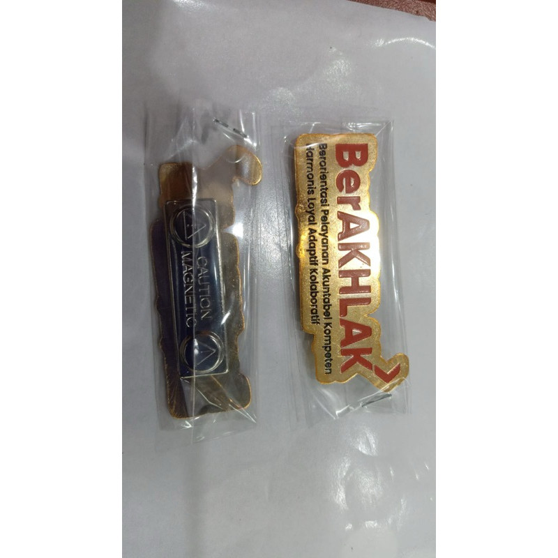 pin ASN BerAKHLAK kuningan Model terbaru magnet