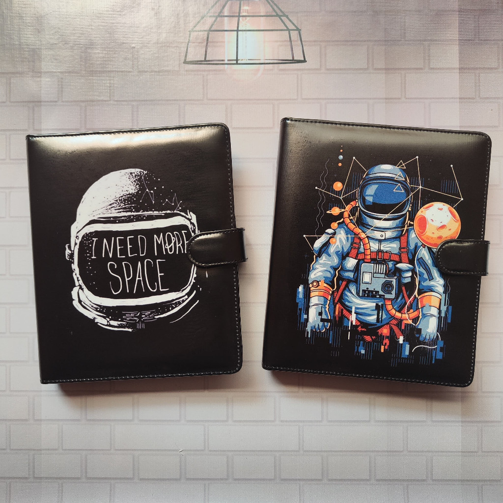 

Binder Motif Astronot Ukuran A5 20ring Dan B5 26ring Bahan Kulit Sintetis Binder Aesthetic