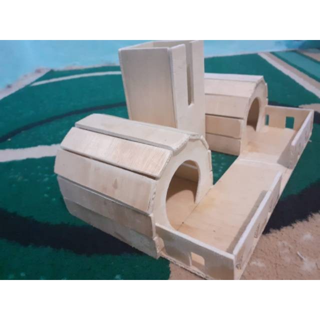 Rumah Hamster Kayu Dan Tempat Minum