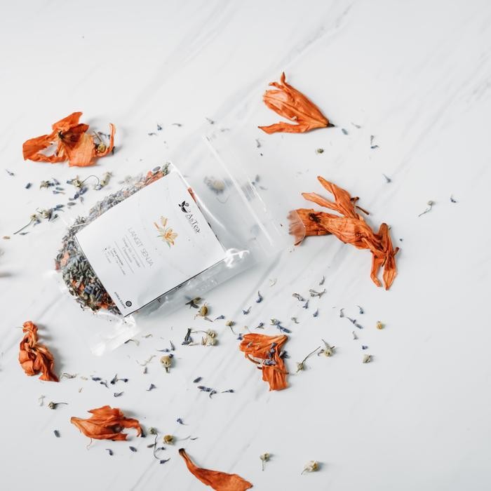 

Langit Senja Tisane (chamomile, orange lily, lavender)