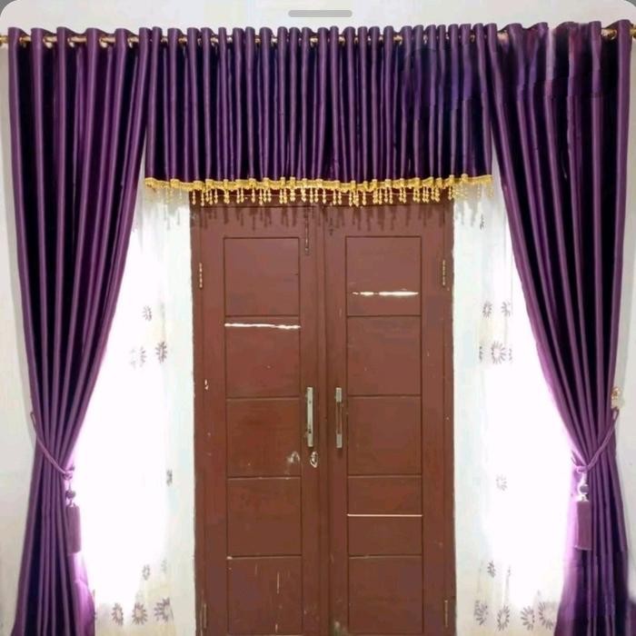 Satu set gorden plus poni ungu glosi