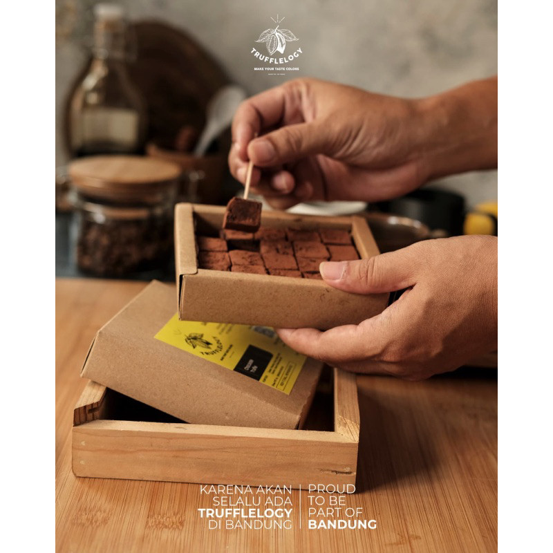 

Restokobar Trufflelogy - Mix 2 Variant Rasa (By Request) Cokelat Lokal Premium