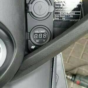 CASAN HP MOTOR CHARGER USB + VOLTMETER NMAX VARIO 125 150 VIXION LEXI