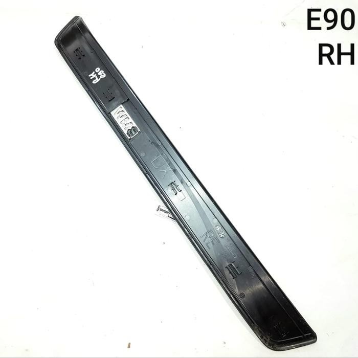 Doorsill Plate Kanan Depan Bmw 320I E90 E90 Lci Thn 05-12 Bekas
