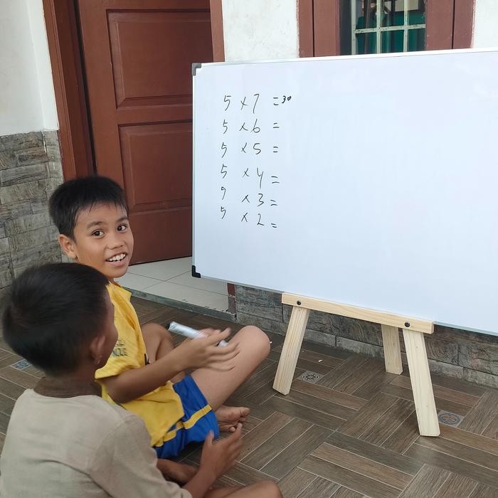 

Bricks - Whiteboard+Standing 85Cm,Penyangga Polos