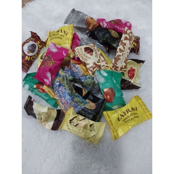 

Andrianbijaksana Coklat Kurma Isi Almond Madinah 1Kg