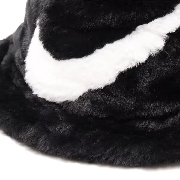 TERLARIS NIKE APEX FAUX-FUR SWOOSH BUCKET FV6417-010 TOPI ORIGINAL READY