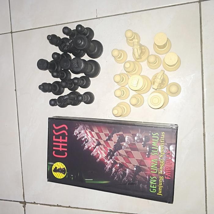 Jual Papan catur lipat 8 + biji catur plastik standart Percasi paket hemat
