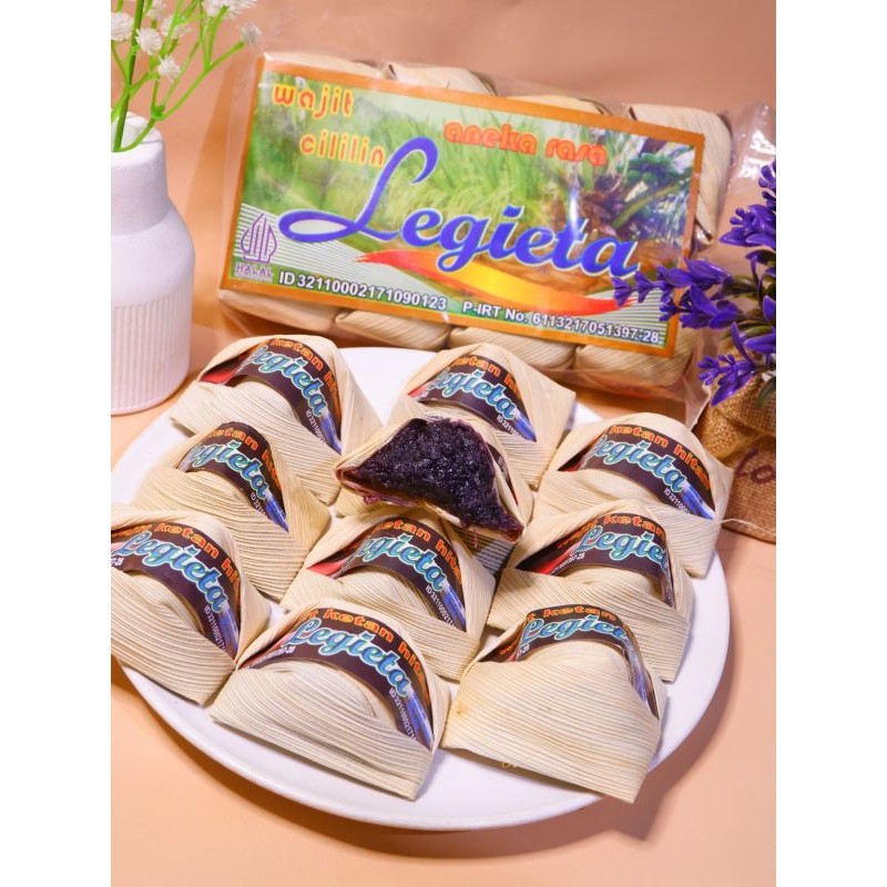 

Wajit Legieta Ketan Hitam berat 500gr - Cemilan khas Cililin Bandung Barat WE!!