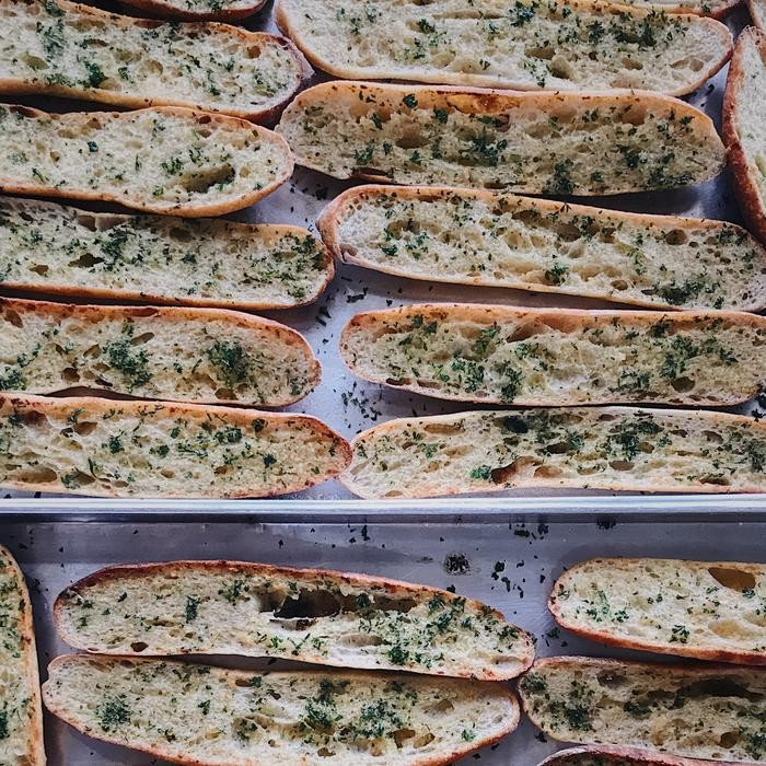 

JTTOP" SOURDOUGH GARLIC BAGUETTE