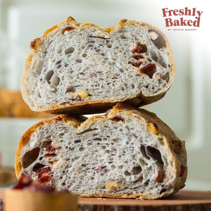 

JTTOP" SOURDOUGH CRANBERRY WALNUT