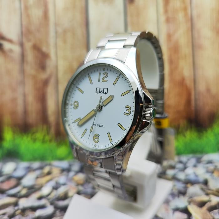 Q&Q Qq Analog Jam Tangan Pria Strap Rantai Silver Qb12J204Y Original