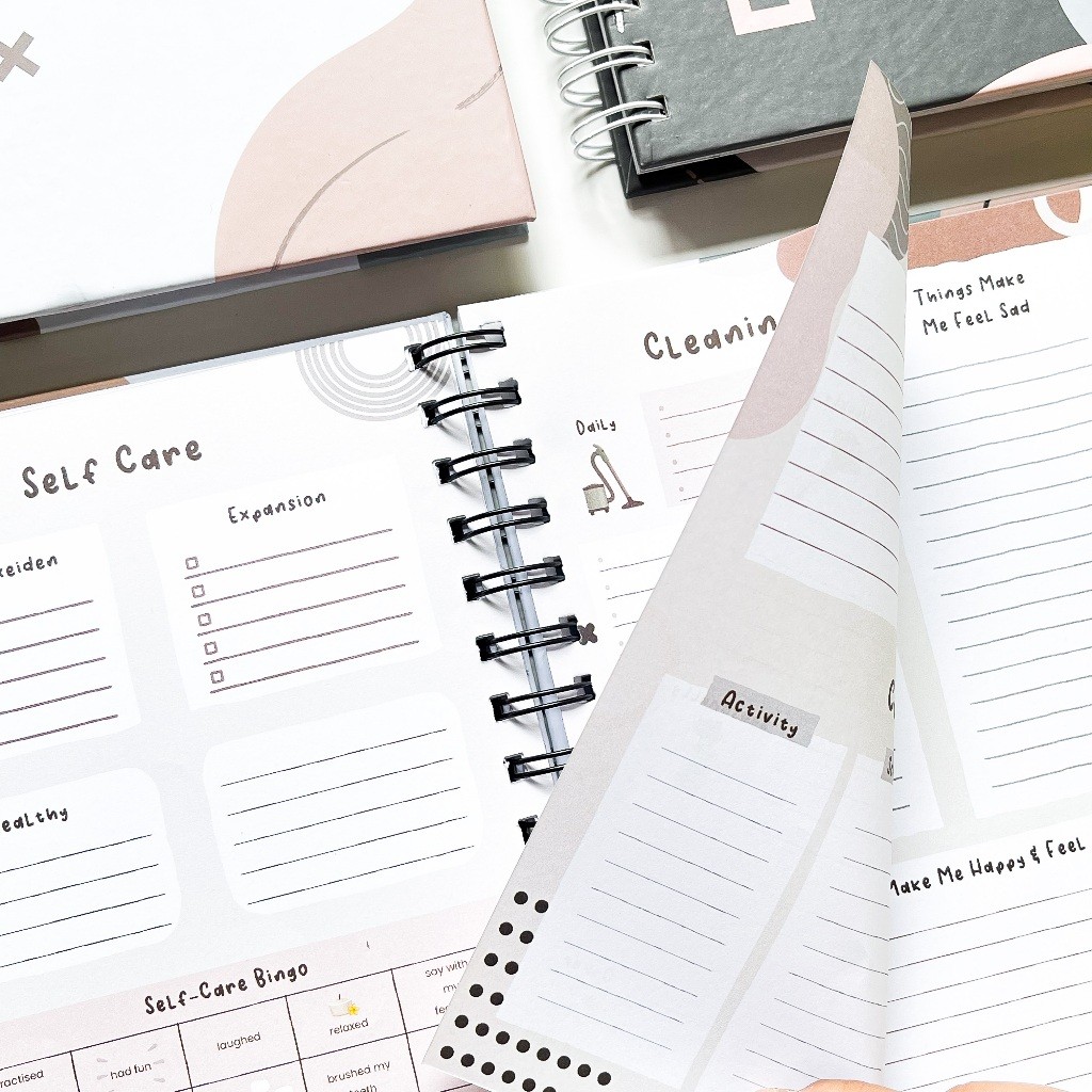 

Planner 2025 2026 Hardcover Undated / Monthly Planner / Weekly Planner / Daily Planner / Yearly