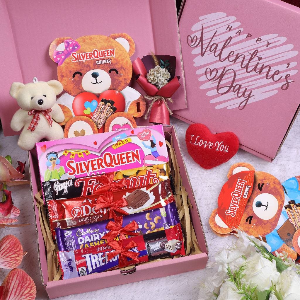 

Lovely Back - Kado Coklat Hampers Cokelat Ultah Hadiah Pacar Ulang Tahun Wisuda Gift Box