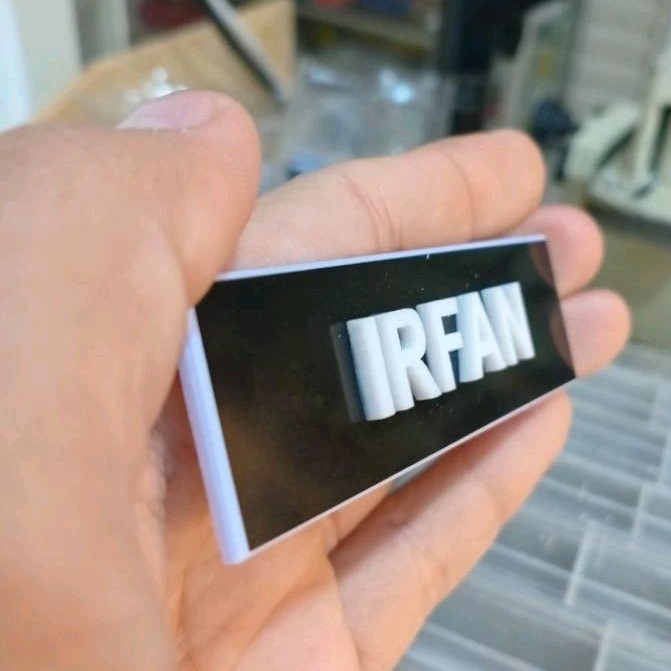 

papan nama timbul acrylic 2,58cm ~magnet