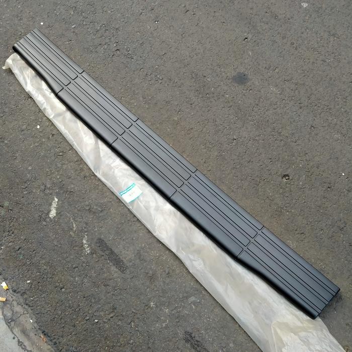 Mazda Genuine Part Cover Atas Bumper Belakang Mazda Bt50 Ur565022X Kode 098