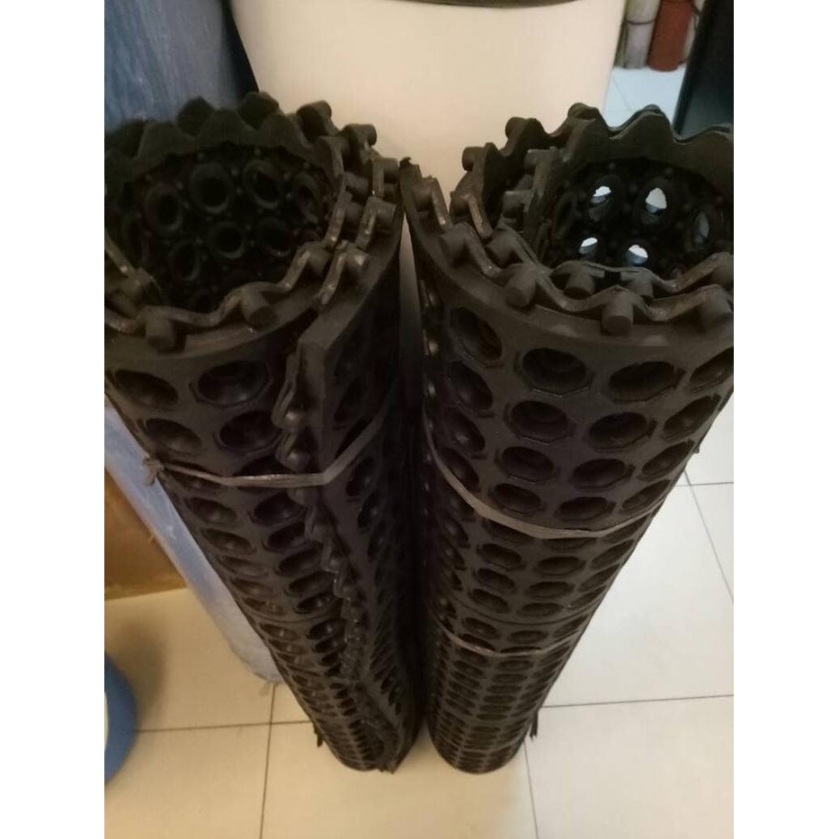 KESET LANTAI ANTI SLIP (KARET LUBANG)