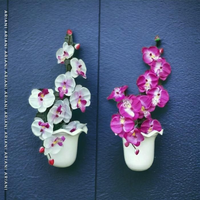 Set bunga plastik anggrek dengan pot dinding plastik