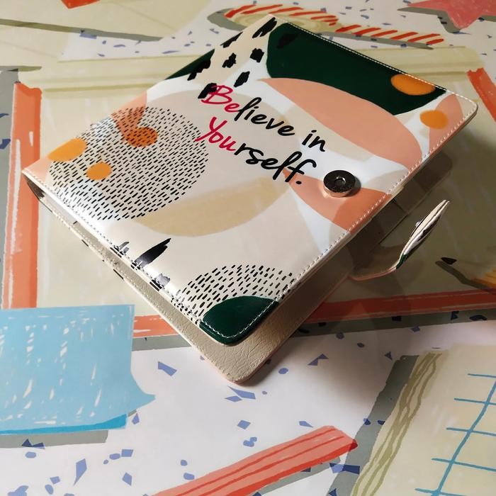 

BINDER PRINTING MOTIF BELIEVE IN UOURSELF A5 (20RING)/B5 (26RING) KODE 855