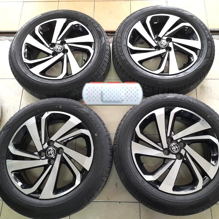 velg Original copotan mobil Toyota raize ring 17 pcd 4x100 + ban .