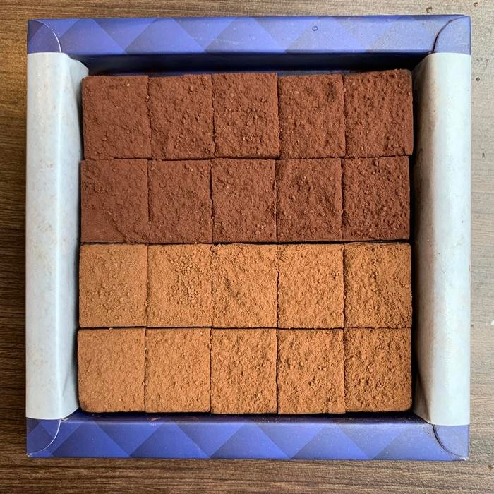 

XIUJANK NAMA CHOCOLATE MIX DARK & MILK