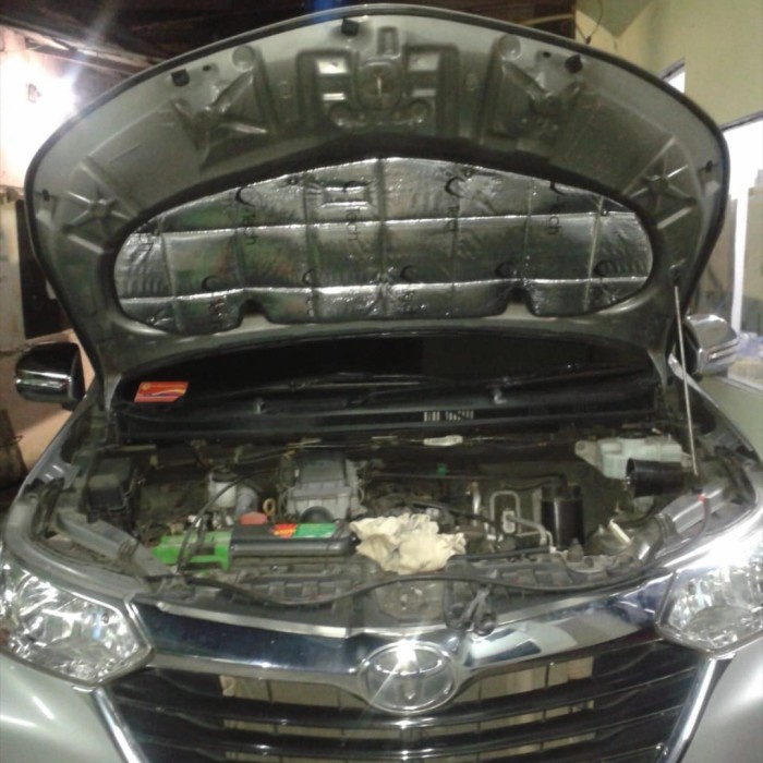 Toyota Avanza 2021 Peredam kap Mesin Mobil