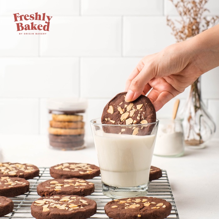 

DARK CHOCO COOKIES - FRESHLY BAKED BY ORIGIN BAKERY KODE 502