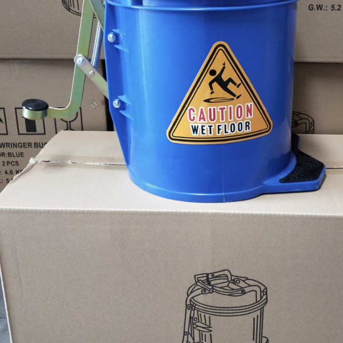 Mop Wringer Bucket 15 L. Single Squeeze Mop Bucket