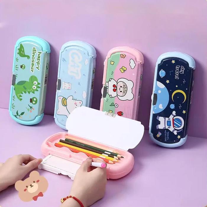 

LOWA SCHOOLSiswa Sekolah Dasar Kreatif Multi -Fungsional Kotak Alat Tulis dengan Papan Tulis Lucu