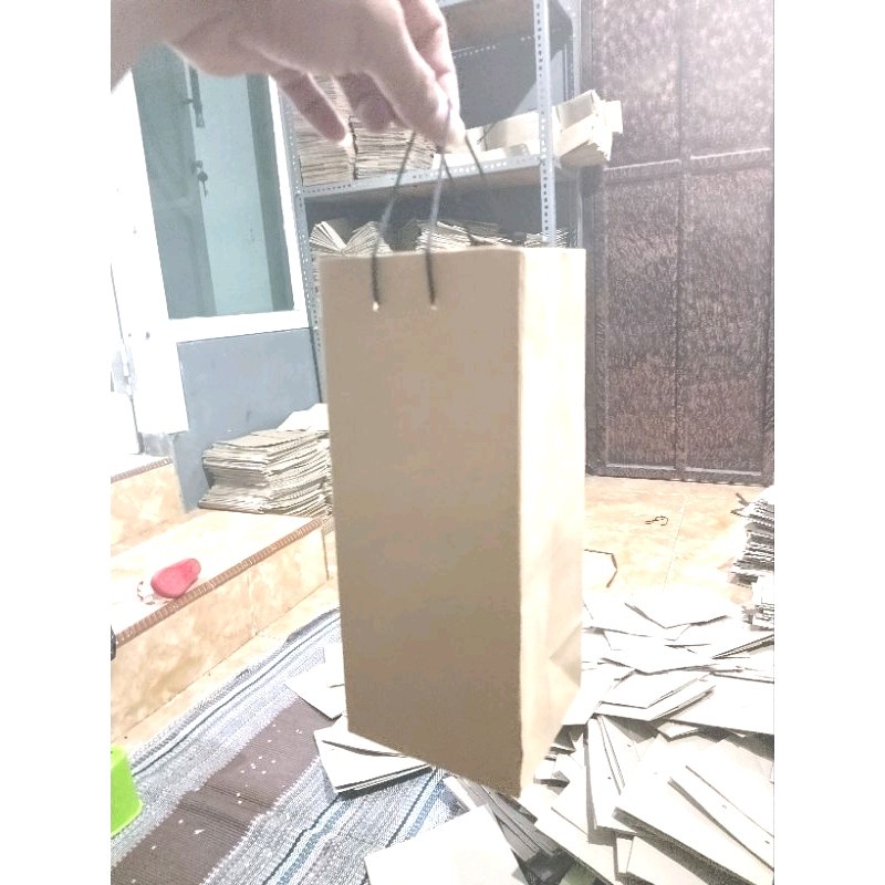 

Paper Bag Coklat Polos Ukuran 10x8x25 (paket 12pcs) |Tas Kertas |Tas Kado |Tas Souvenir |Paper bag Hampers