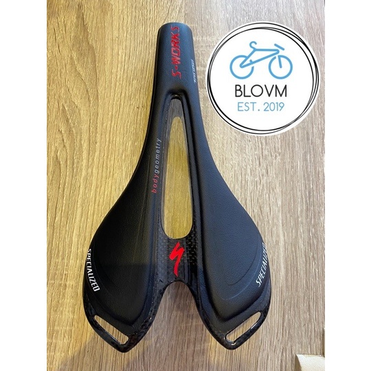 HOT SALE Sadel Carbon Sadel Roadbike Ringan Full Carbon Premium Quality