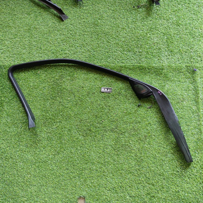 Seal Frame Kaca Pintu Depan Kiri Bmw E46 Bekas