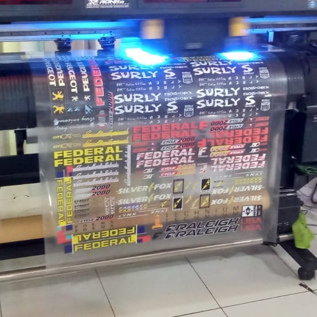 

Cetak Stiker Premium RDS TRANSPARAN SUPER CLEAR Tinta UV & Tinta Putih