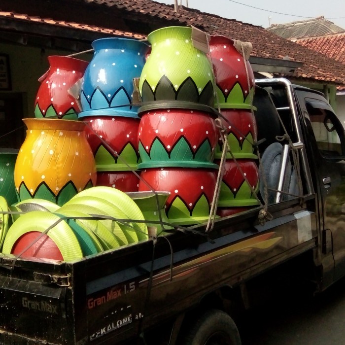 PREMIUM Tempat Sampah / Pot Bunga Bak sampah dari ban bekas motif strawberry